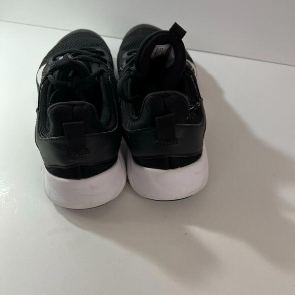 Nike Legend Essentials Womans 9.5 Black and White Training Shoes Sneakers - Picture 4 of 9